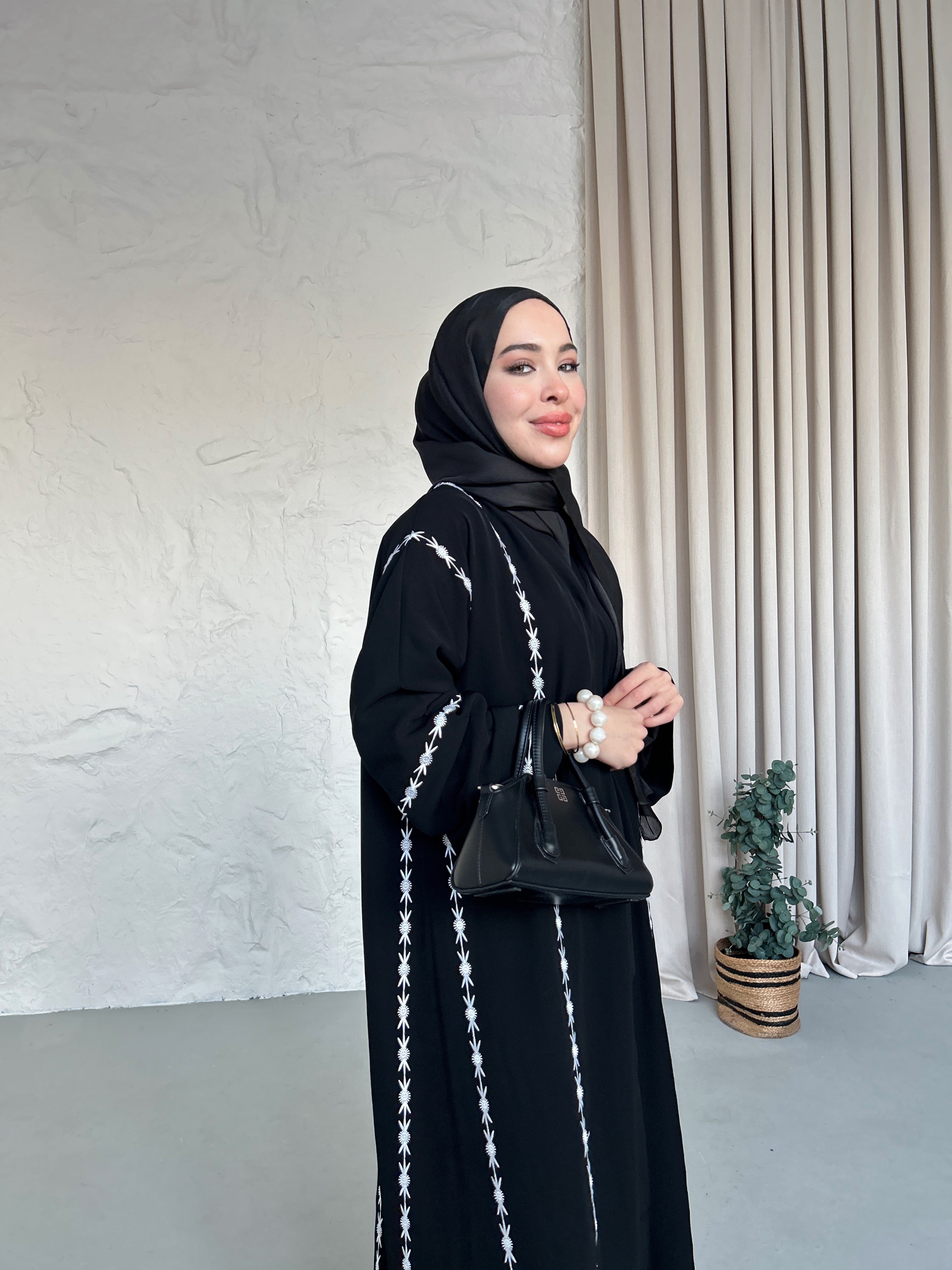 Tesettür Abaya Seçimi: Vücut Tipi, Kesim & Stil Rehberi