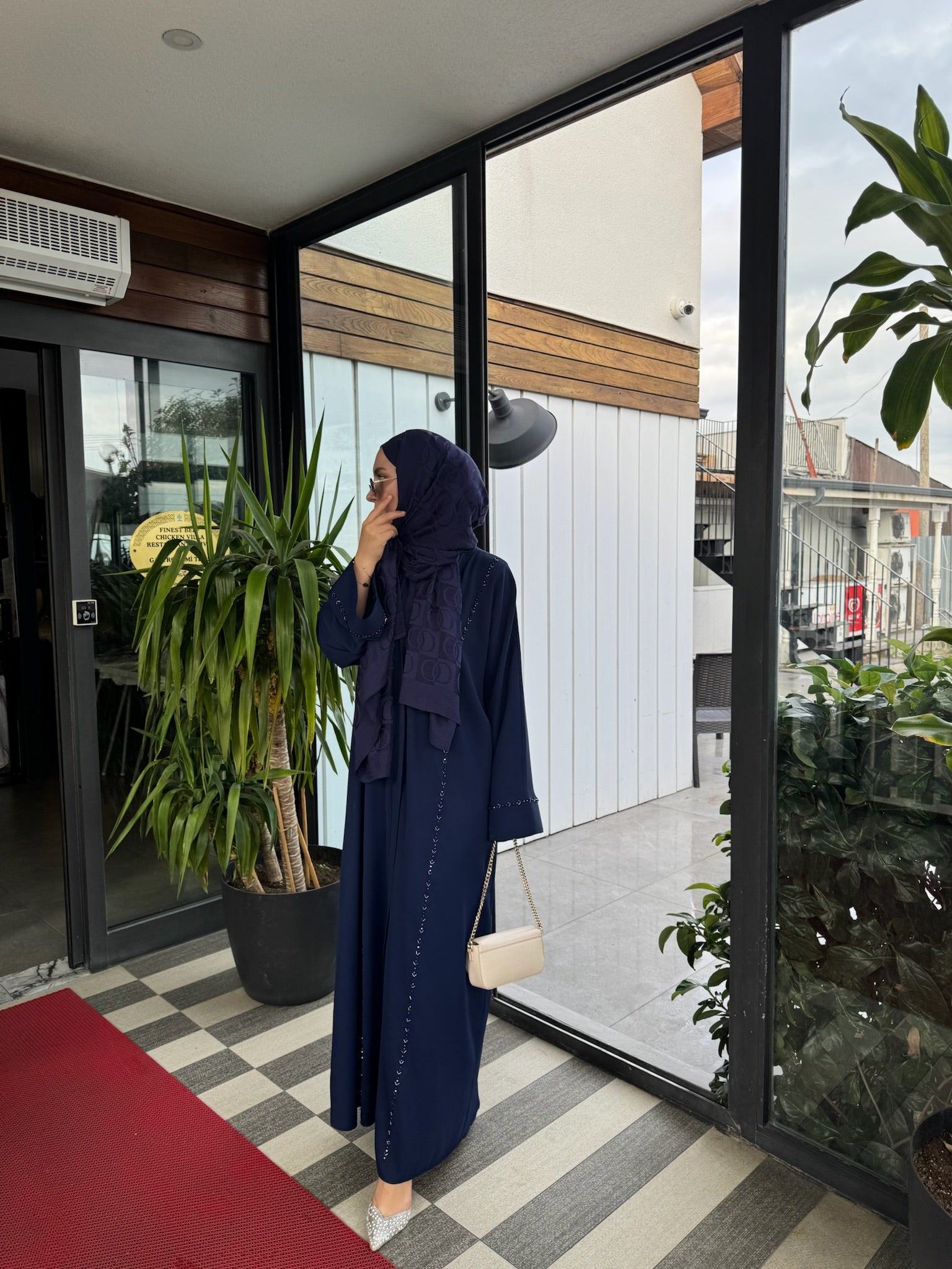 Lacivert zarif abaya