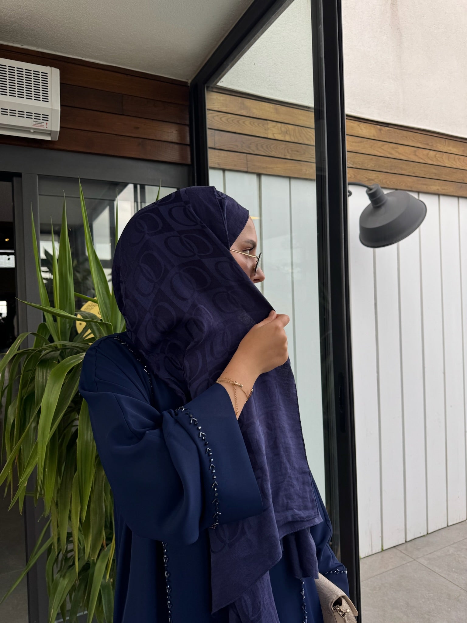 Lacivert zarif abaya