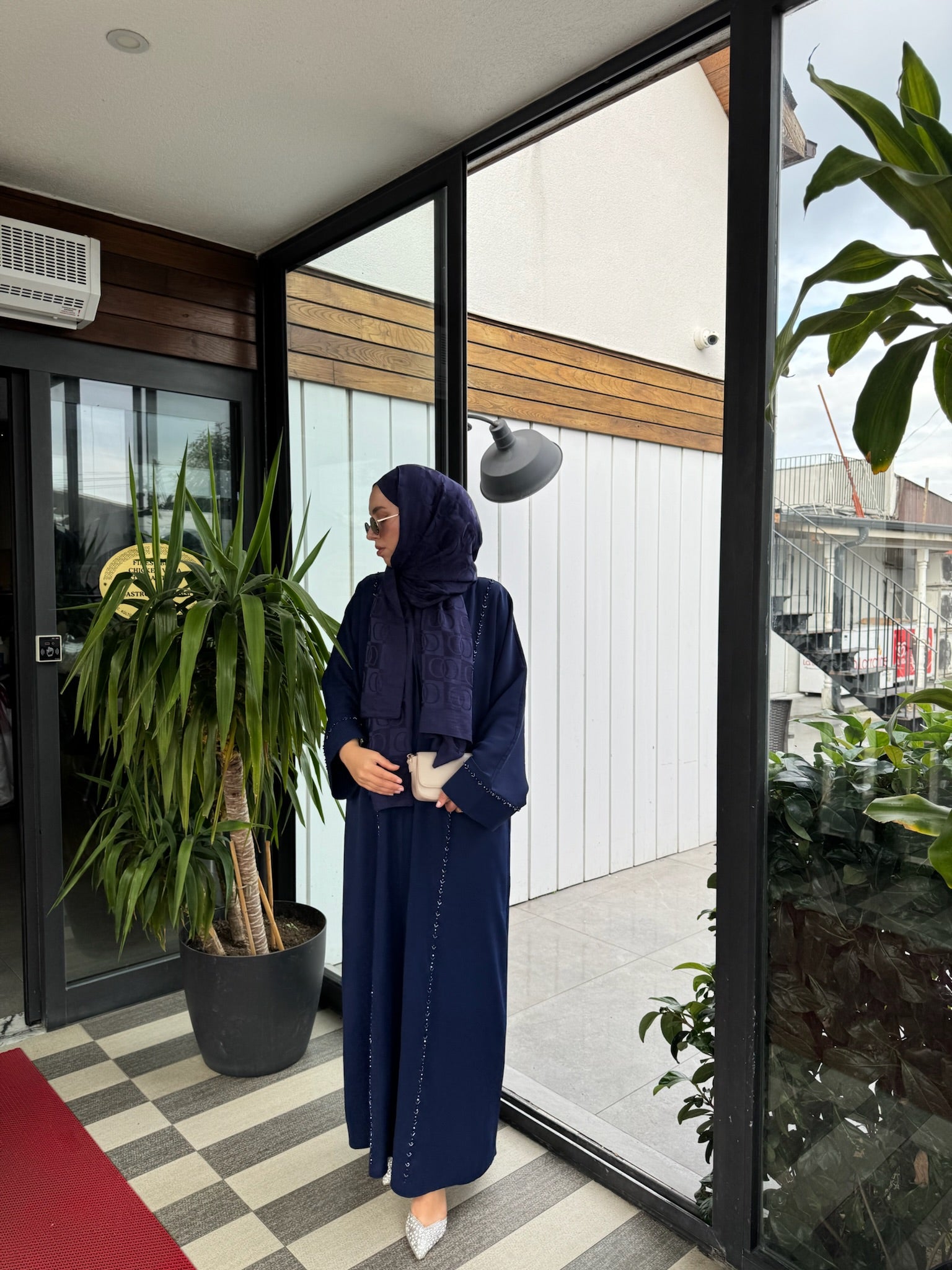 Lacivert zarif abaya