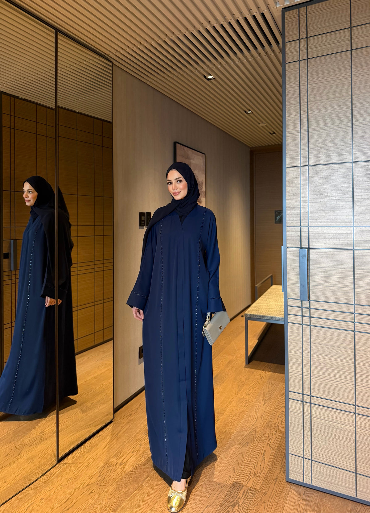 Lacivert zarif abaya