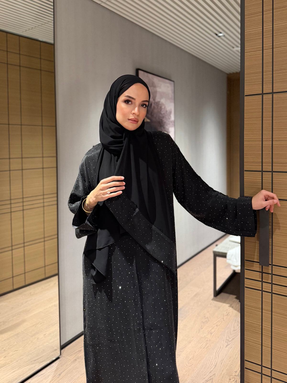 Siyah taşlı kupra abaya