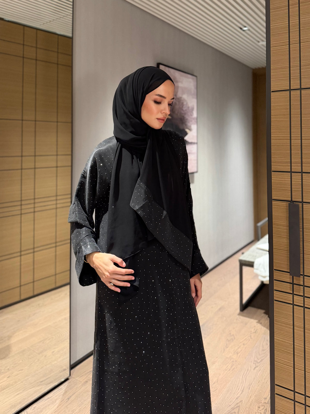 Siyah taşlı kupra abaya