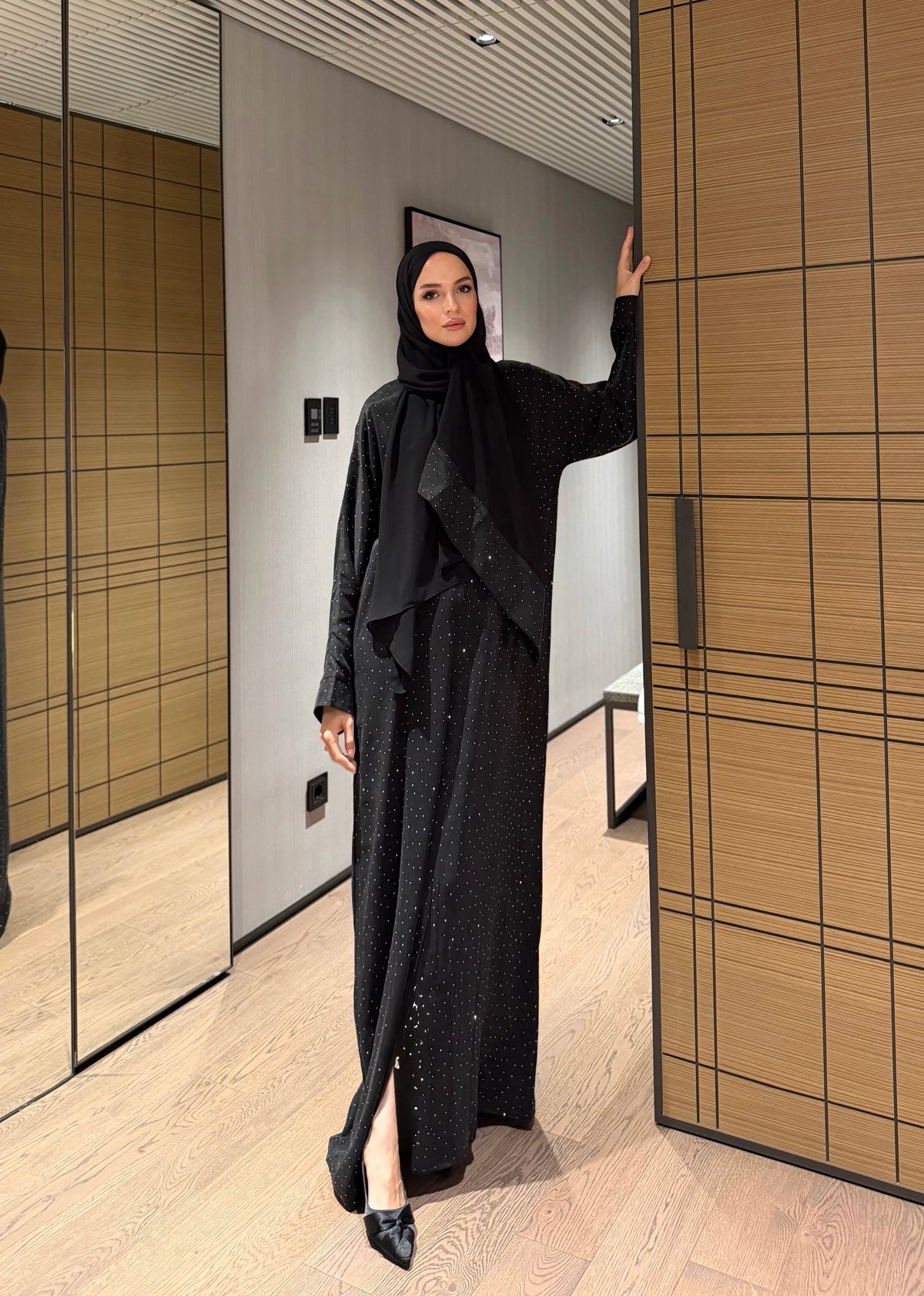 Siyah taşlı kupra abaya