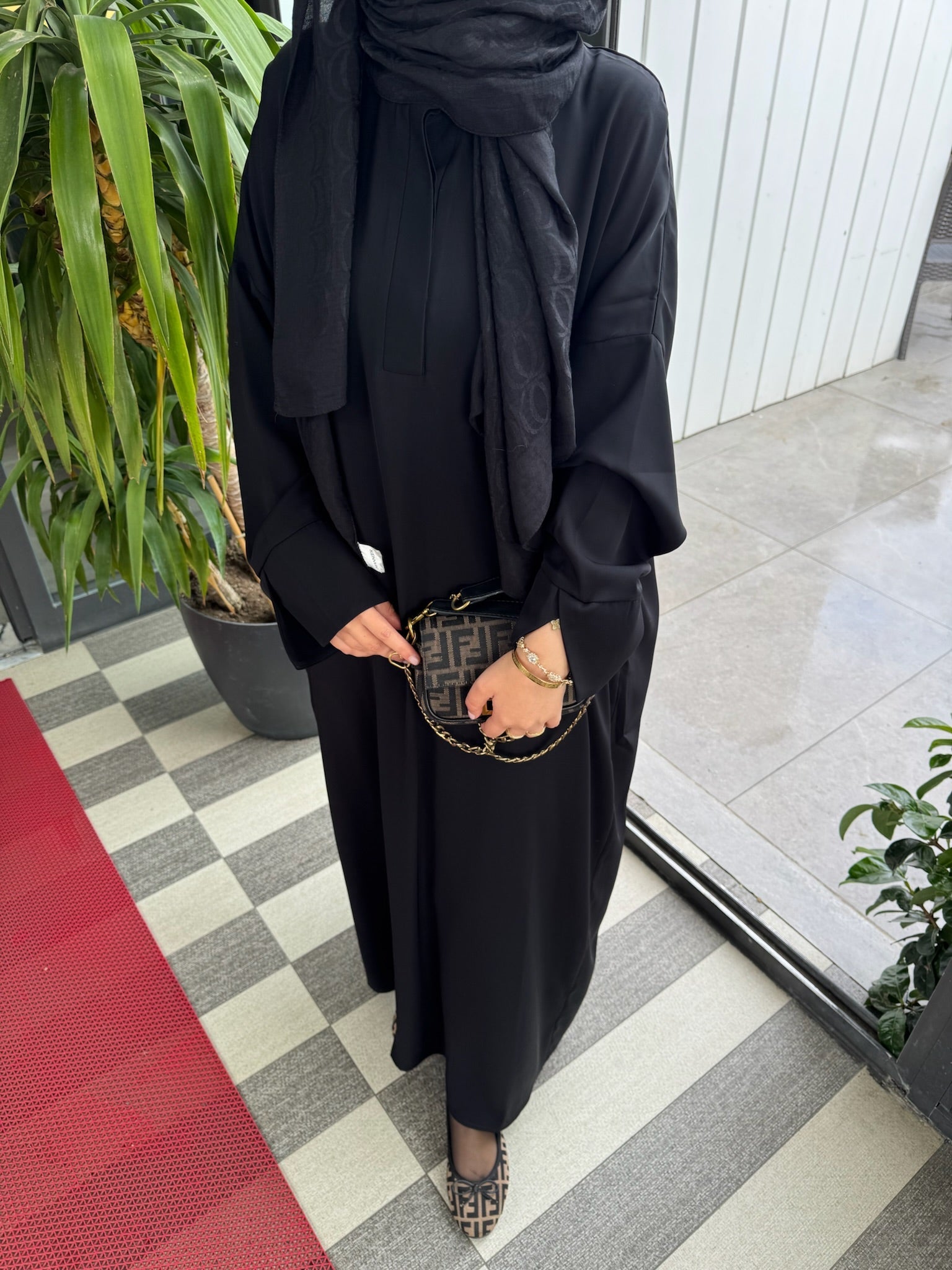 Abaya Nedir? Modern Tesettürün Zarif Simgesi ve Kalite Rehberi