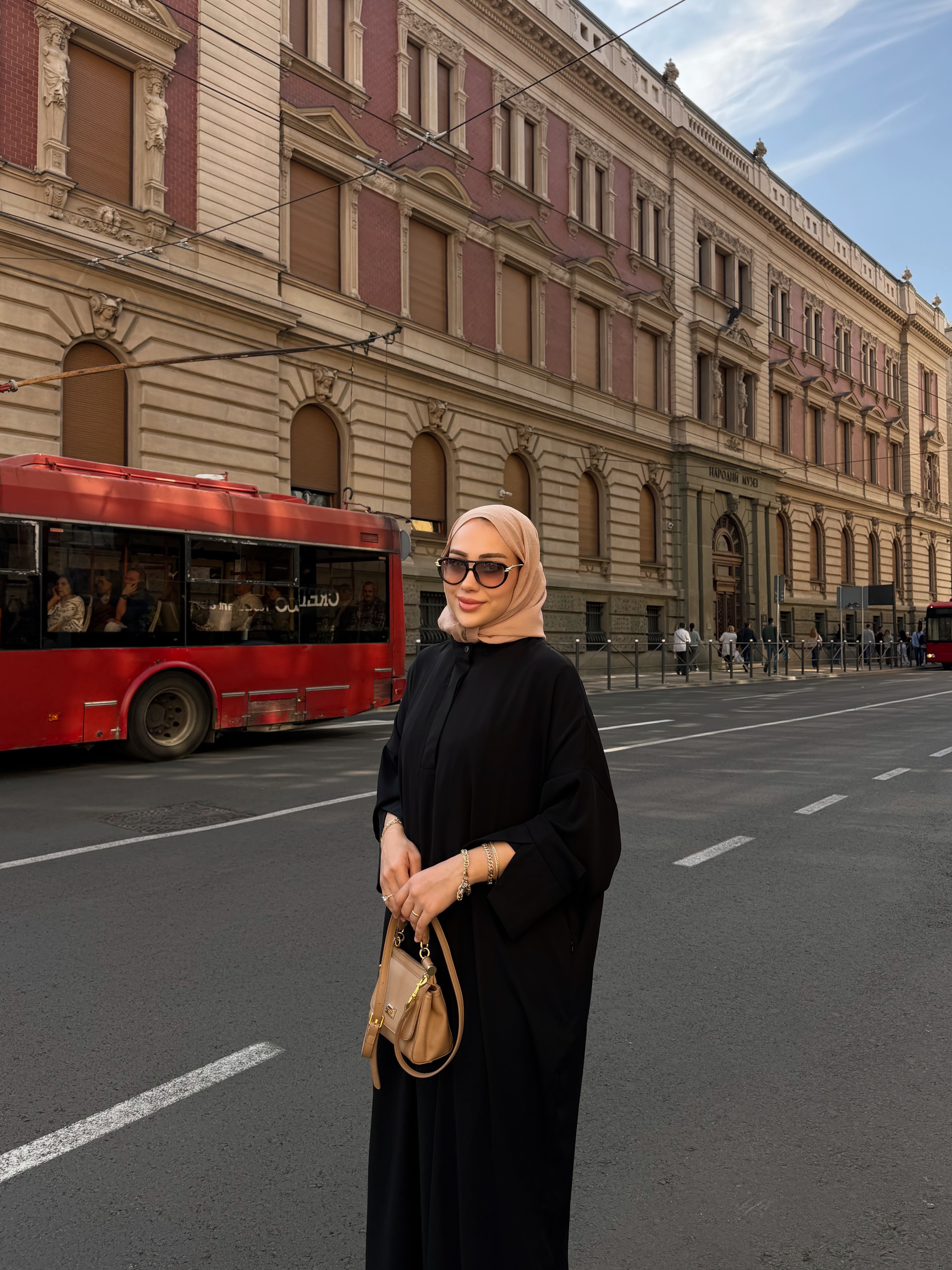 Bayram Ziyaretlerinde Hayat Kurtaran "Giy-Çık" Abaya ve Abaya Elbise Seçimleri