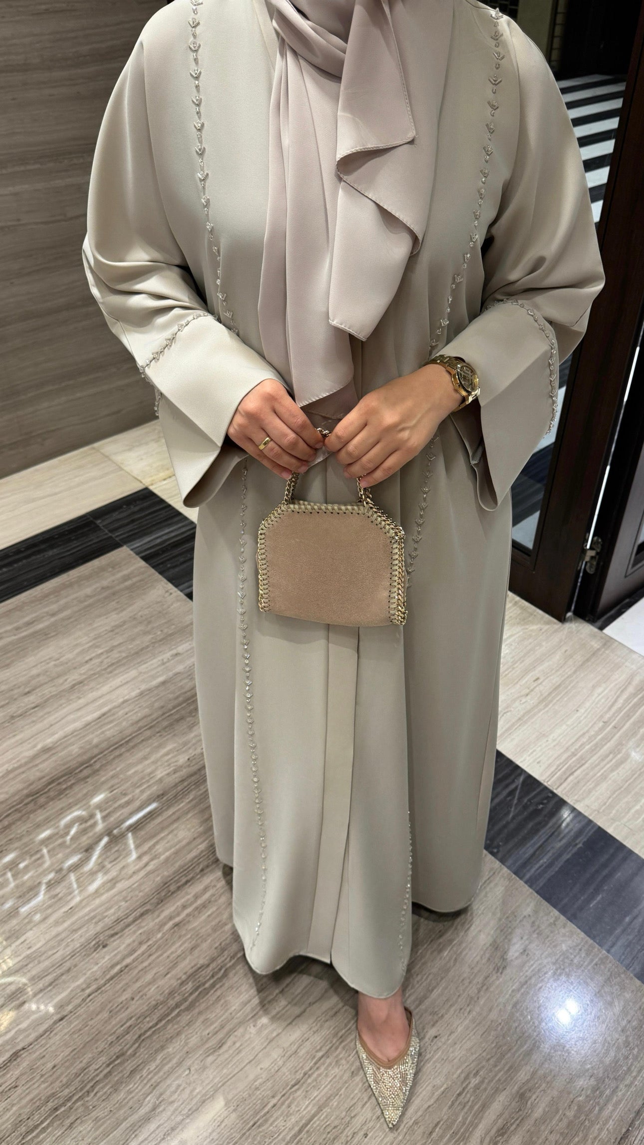 Gri zarif abaya