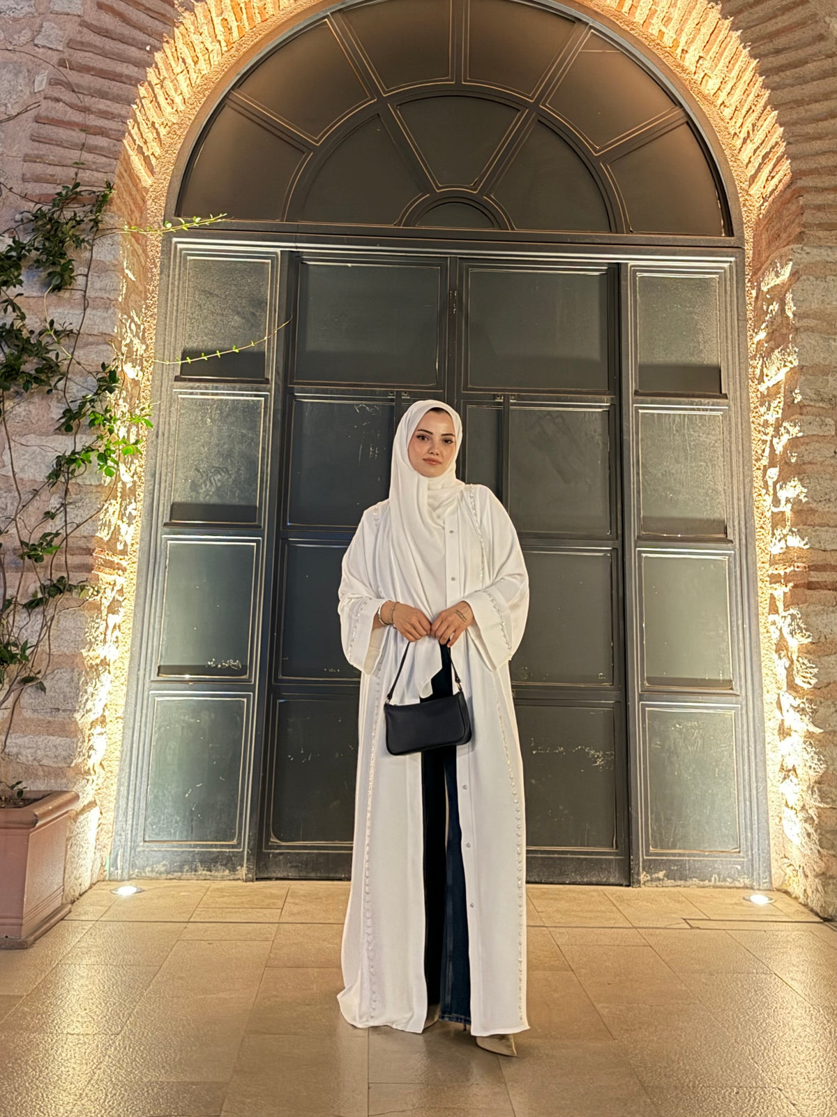 Beyaz zarif abaya